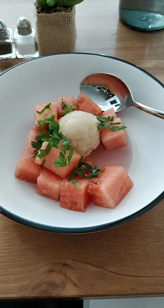 Pastèque Accompagnée de Sorbet À la Pêche
