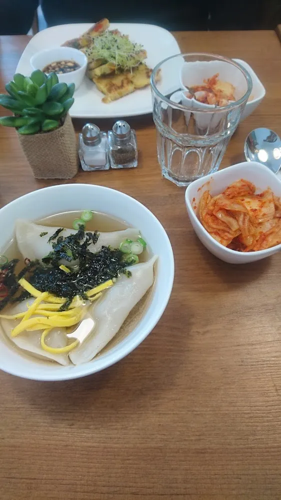 Soupe de Raviole Et Kimchi